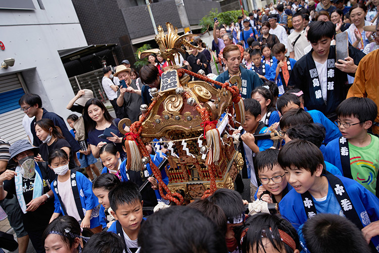 子供神輿との連合巡行